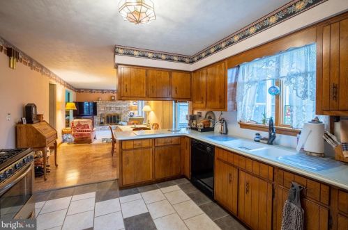 5160 Grandview Rd, Hanover PA 17331-7885 exterior