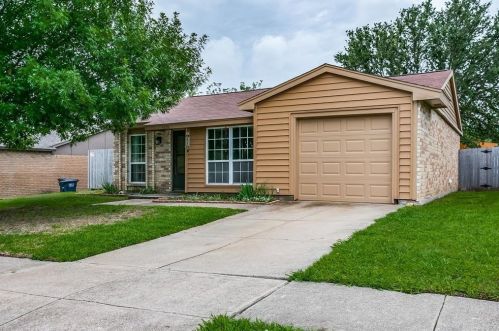 4220 Pepperbush Dr, Fort Worth, TX 76137-1136