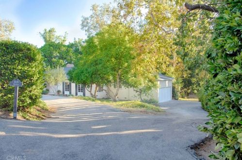 1628 La Loma Dr, Santa Ana CA 92705-3078 exterior