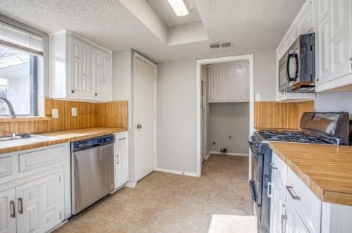 1414 Kingsbridge Dr, Garland TX  75044-7604 exterior