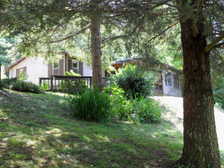 102 Serenity Ln, Clyde, NC 28721-9330