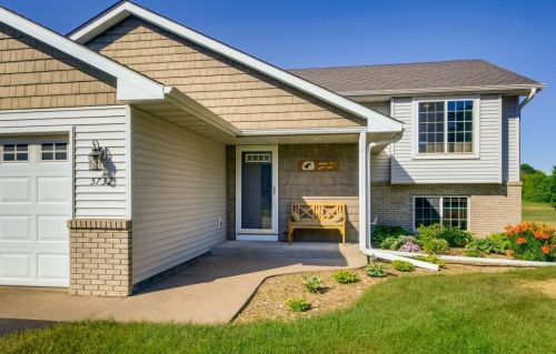 5732 277th St, Columbus, MN 55092