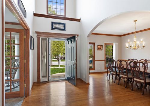 704 Waterside Dr, South Elgin, IL 60177-3715