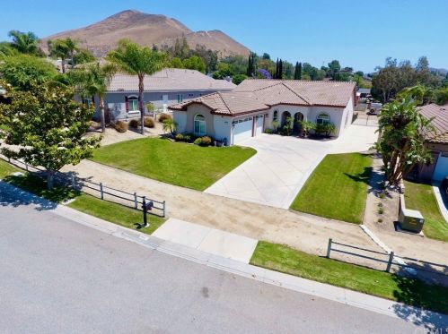 242 Wyatt Cir, Norco, CA 92860-5123