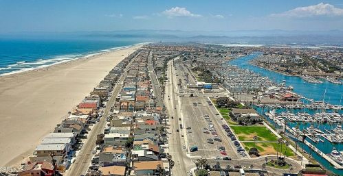 3534 Ocean Dr, Oxnard CA  93035-4345 exterior