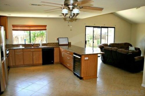 1317 Dos Hermanos Gln, Escondido, CA 92027-1271