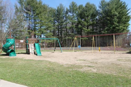 949 Pleasant Valley Rd, Wapping CT  06074-4240 exterior