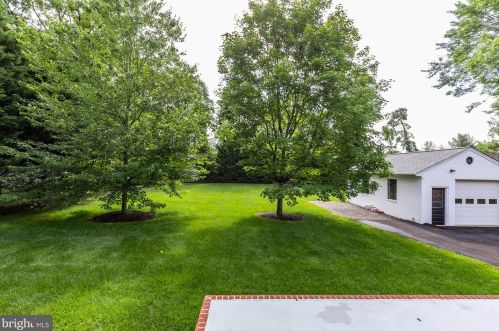 7209 Lamar Dr, Springfield VA  22150-3129 exterior