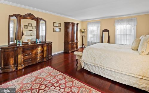 16 Ronit Dr, Trenton NJ 08628-2225 exterior