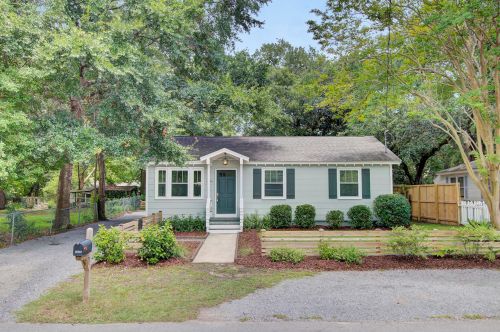 1436 Moultrie St, Mount Pleasant, SC 29464-4817