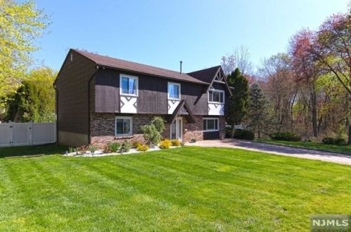 15 Sterling St, Wharton, NJ 07885-2162