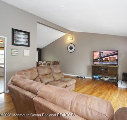 62 Annapolis Dr, Hazlet NJ  07730-2354 exterior
