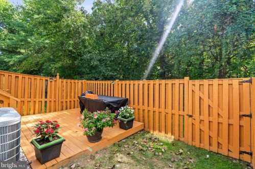 4451 Starling Ct, Woodbridge, VA 22193-1876