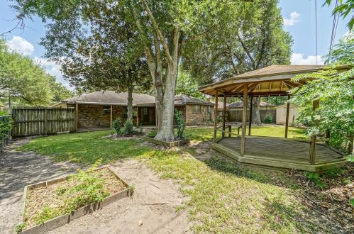 1806 Cedar Dr, Richmond TX 77469-4802 exterior