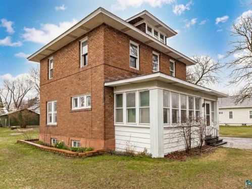 325 6th St, Scanlon, MN 55720-2055