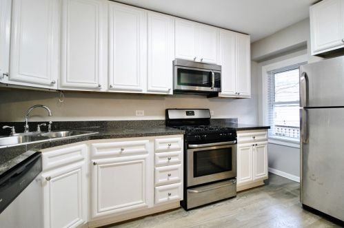 3437 Paulina St, Chicago, IL 60657-1220