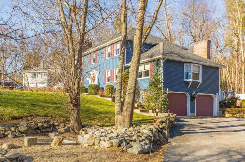19 Berkeley St, Pelham, NH 03076-5201