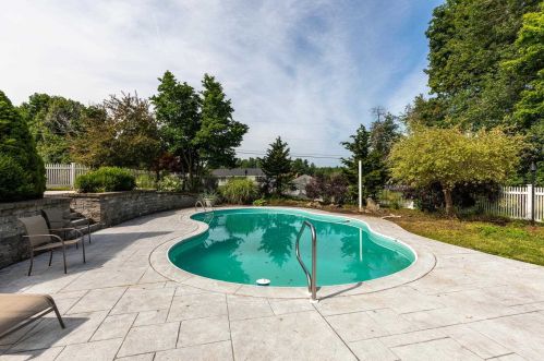 190 County Farm Cross Rd, Dover NH  03820-6006 exterior