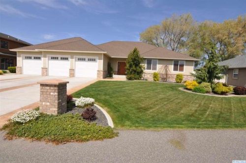 6711 Olivia Ct, Pasco, WA 99301-2157