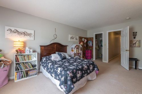 270 Budding Rdg, Southington CT  06489-4226 exterior