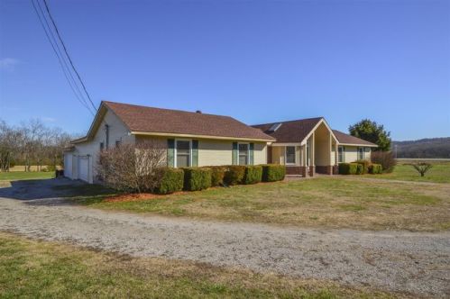 105 Creek Side Dr, Pulaski, TN 38478-8602