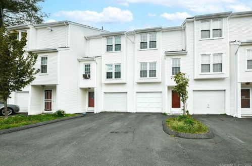 52 Deerwood Ln, Waterbury, CT 06704-6110