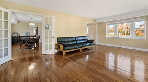 930 Checker Dr, Buffalo Grove, IL 60089-1358