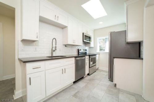 9 Northwestern Way, Hopatcong, NJ 07843-1594
