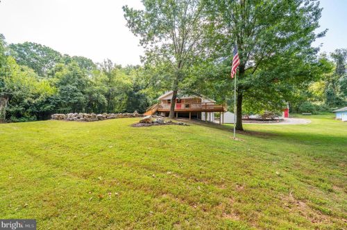 365 Big Oak Dr, Shepherdstown WV 25443-4598 exterior