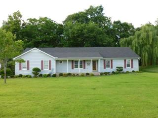 318 River Bluff Dr, Manchester, TN 37355-2883