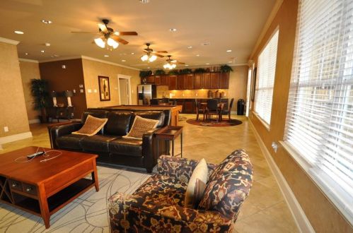 950 Henderson St, Fort Worth TX  76107-1423 exterior