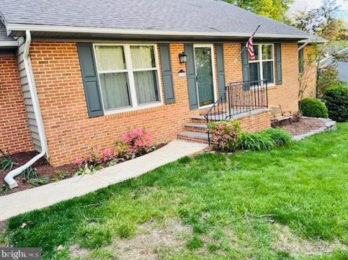 110 Tall Oak Dr, Charles Town, WV 25414-5316