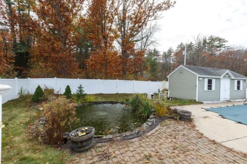 4 Wethersfield Dr, Tilton NH  03276-4402 exterior