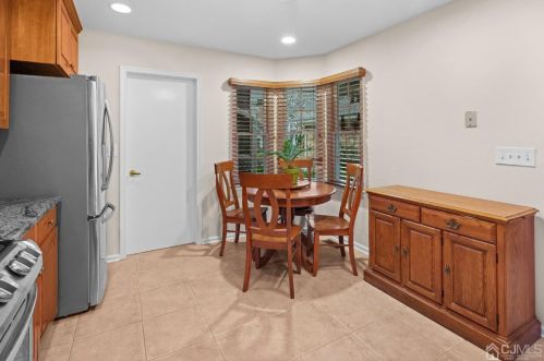 32 Coriander Dr, Princeton NJ  08540-9425 exterior