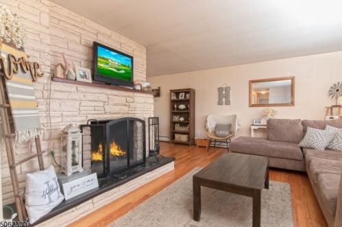 104 Marne Rd, Hopatcong, NJ 07843-1816
