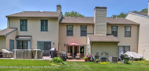 1 Amherst Ct, East Freehold NJ  07728-3904 exterior