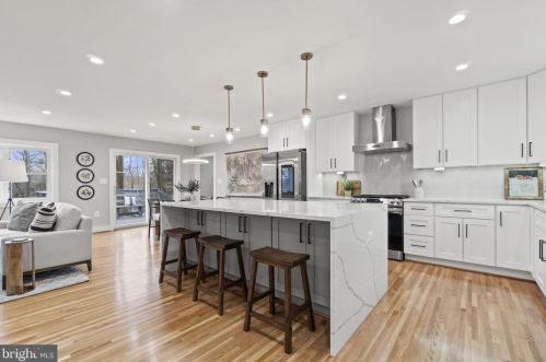 6712 Portree Ct, Springfield, VA 22152-2933