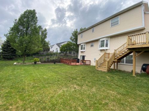 35 Magnolia Dr, Streamwood, IL 60107-3307
