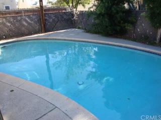 371 Palm Ave, Rialto, CA 92376-5827