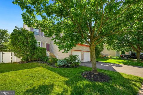 10 Birmingham Dr, Columbus, NJ 08022-2342