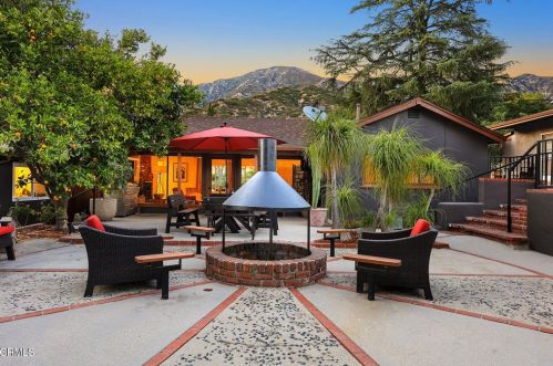 2512 Rockdell St, Glendale CA 91214-2221 exterior