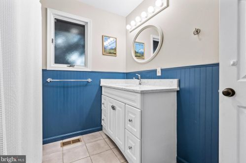 646 Maple Ave, Tavistock NJ 08033-1147 exterior