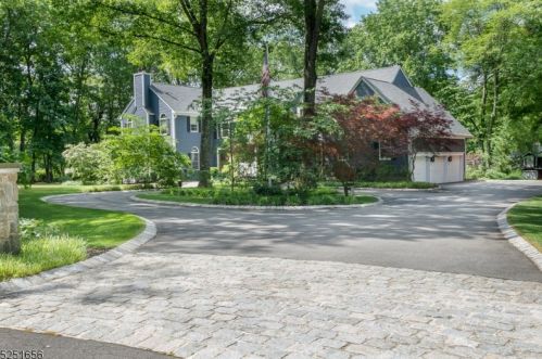 62 Brook Dr, Morristown, NJ 07960-6612