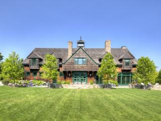 20 Wickham Rd, Middletown, RI 02840-4233