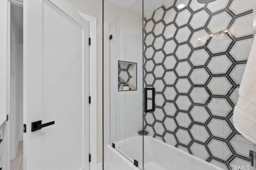 3360 Chevy Chase Dr, Glendale CA  91206-1428 exterior