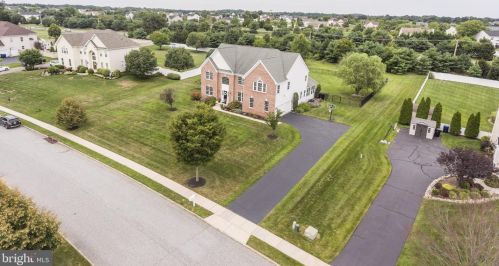 305 Long Meadow Dr, Harrison Township, NJ 08062-1862
