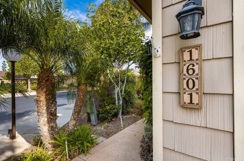 1601 Wood Lk, Santa Ana, CA 92705-6990