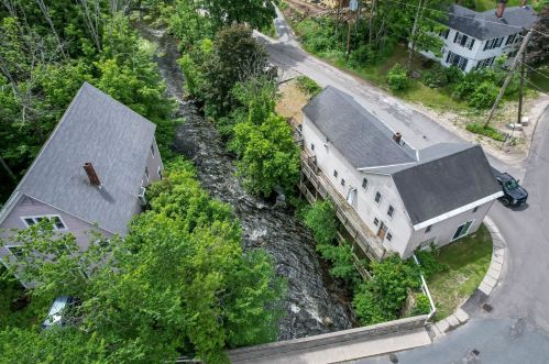 2 Water St, Bradford, NH 03221-3318