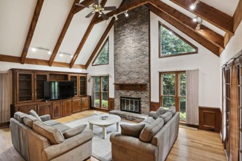 245 Glen Meadow Ct, Atlanta GA  30328-1632 exterior