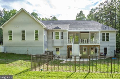 7526 Stonegate Manor Dr, Fredericksburg, VA 22407-2270